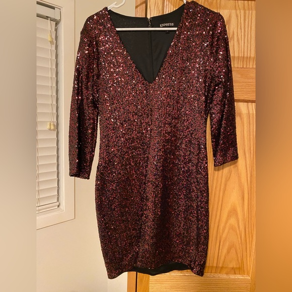 express red sequin dress $118 New NWT Sexy Sequin Express Red/Black V neck Dress Size 4